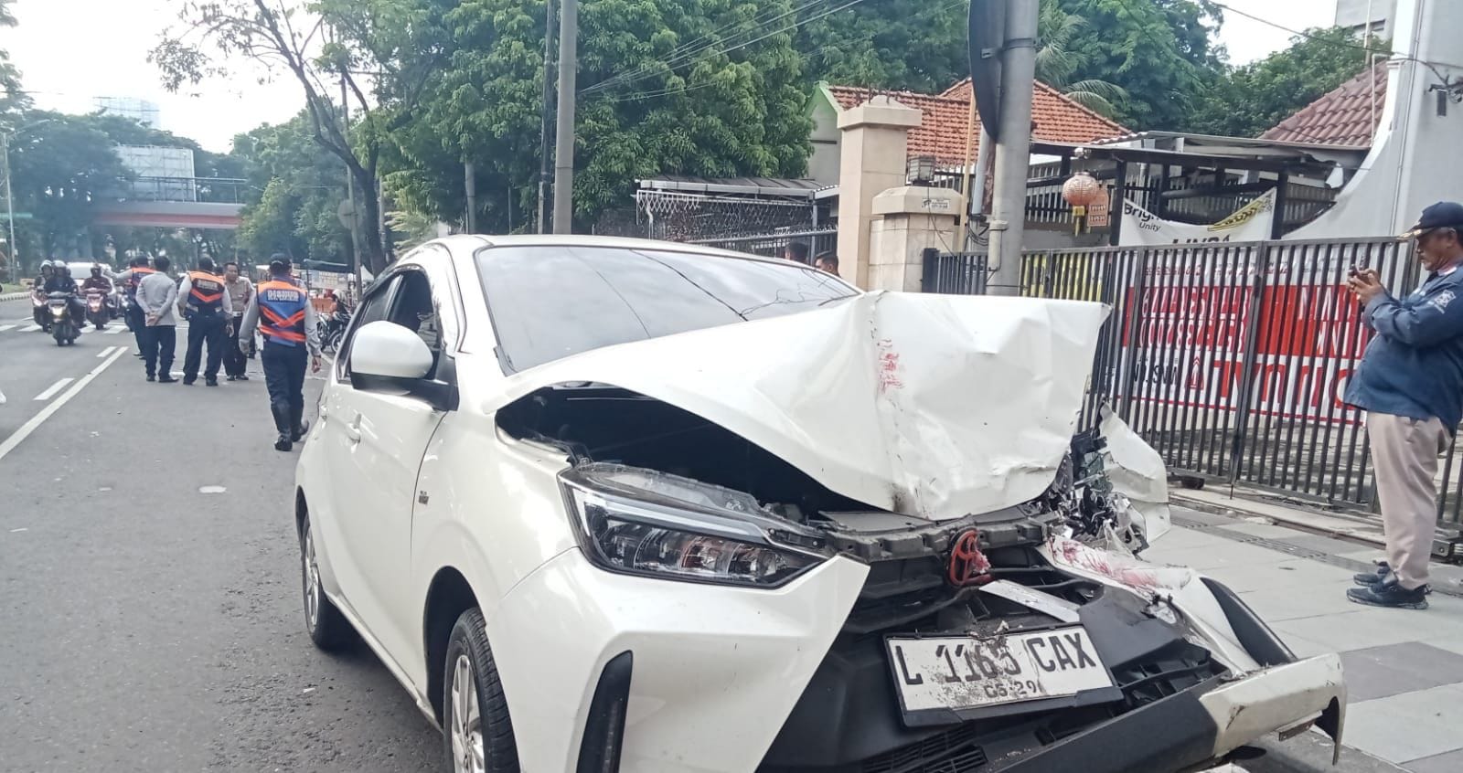 Toyota Agya Seruduk Suroboyo Bus di Diponegoro, Begini Kondisinya