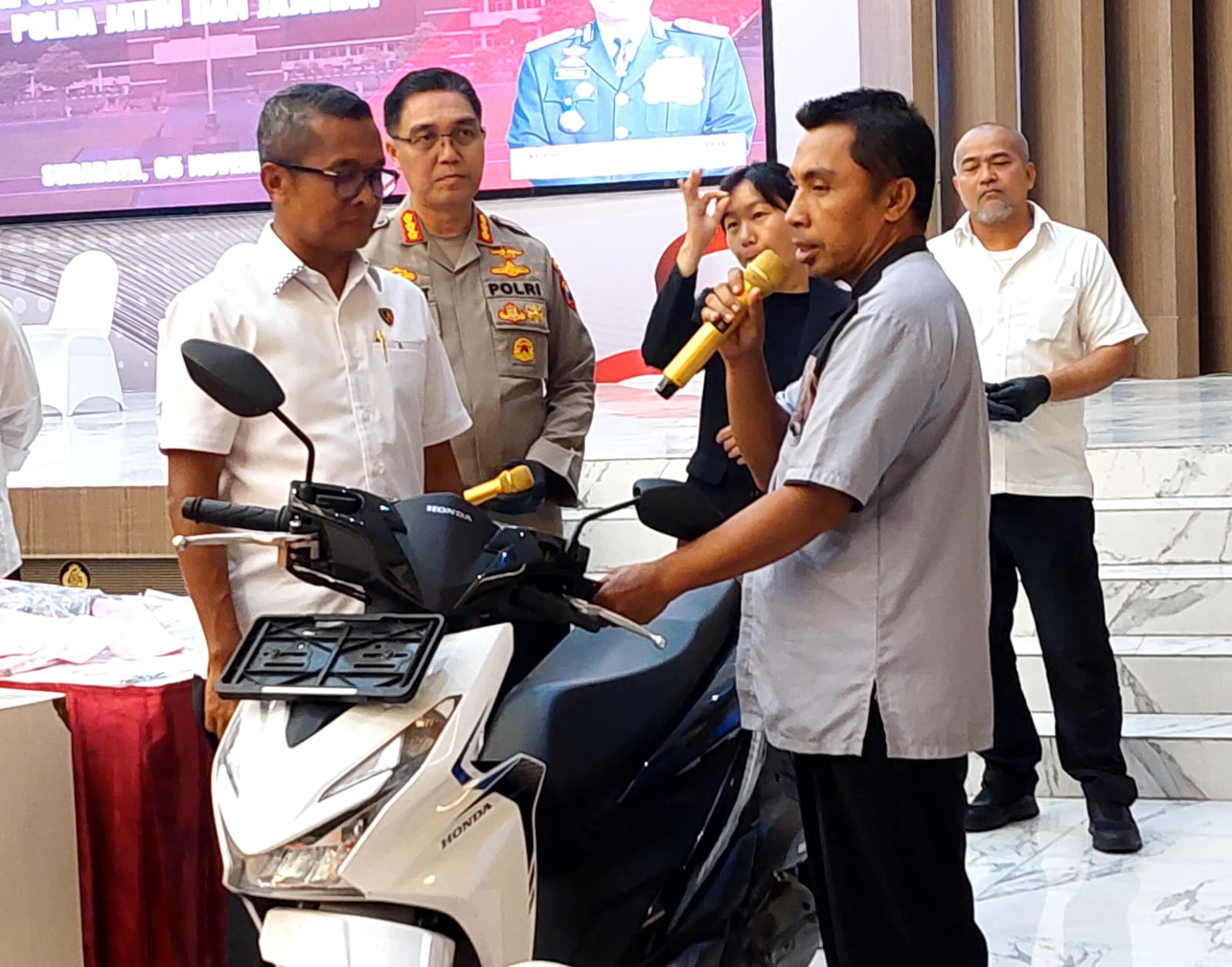 Jatanras Polda Jatim Kembalikan Motor Curian, Pemilik: Terima Kasih Pak Polisi