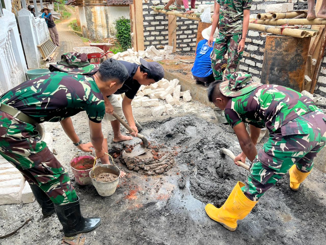 Adukan di Tangan Satgas TMMD, Harapan Jemaah Menguat di MWK Masjid Baiturrahman