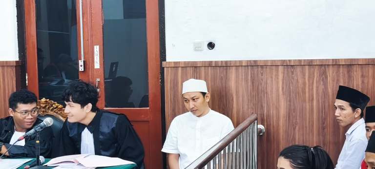 Tertangkap Tangan Ambil Poketan, Kurir Sabu Pengampon Surabaya Diadili