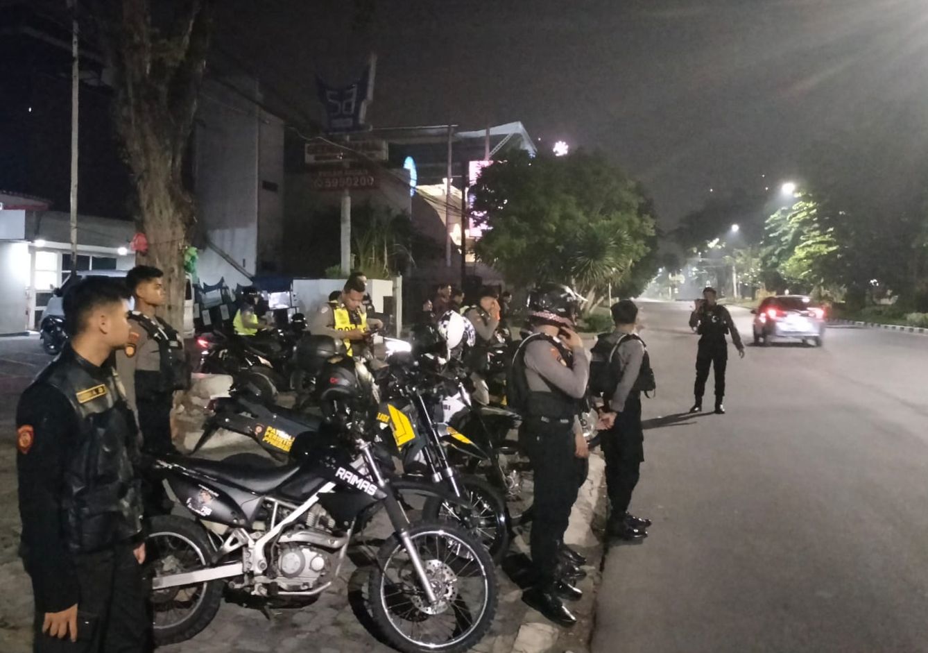 Awas Keciduk! Polrestabes Surabaya Ingatkan Remaja Tak Balap Liar R2 dan Sepeda Angin