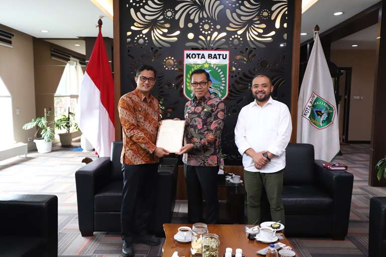 Pemkot Batu Terima 6 Sertifikat Redistribusi Tanah dari BPN