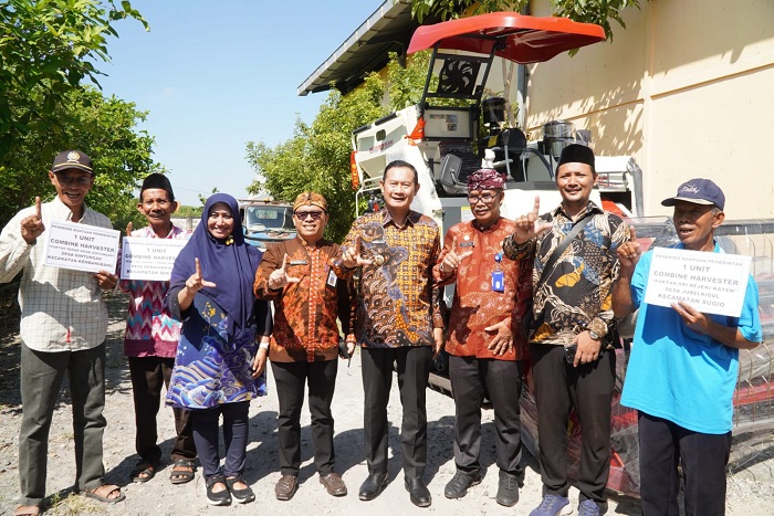 Modernisasi Pertanian di Lamongan, Tiga Poktan Terima Bantuan Combine Harvester