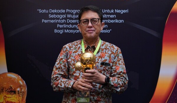 Bojonegoro Raih UHC Award Kategori Utama dengan Capaian 99,92 Persen