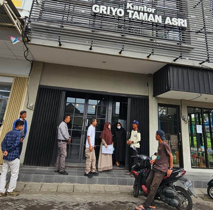 Tak Ada Kejelasan Sertifikat Rumah, Warga Griyo Taman Asri Sidoarjo Geruduk Kantor Developer