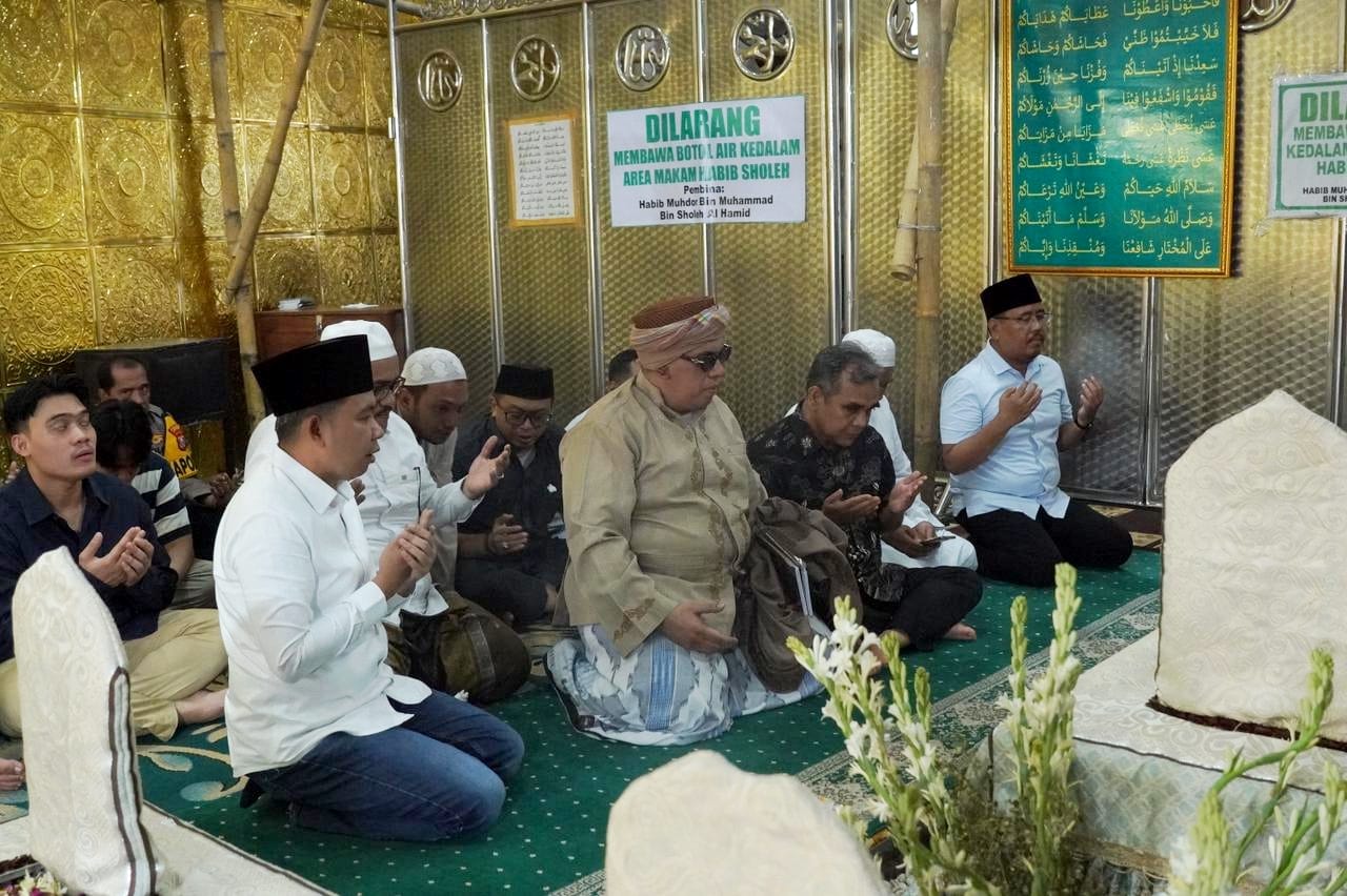 Ziarah Kebangsaan di Makam Habib Sholeh, Ketua MPR dan Bupati Jember Perkuat Sinergi Kembangkan Wisata Religi