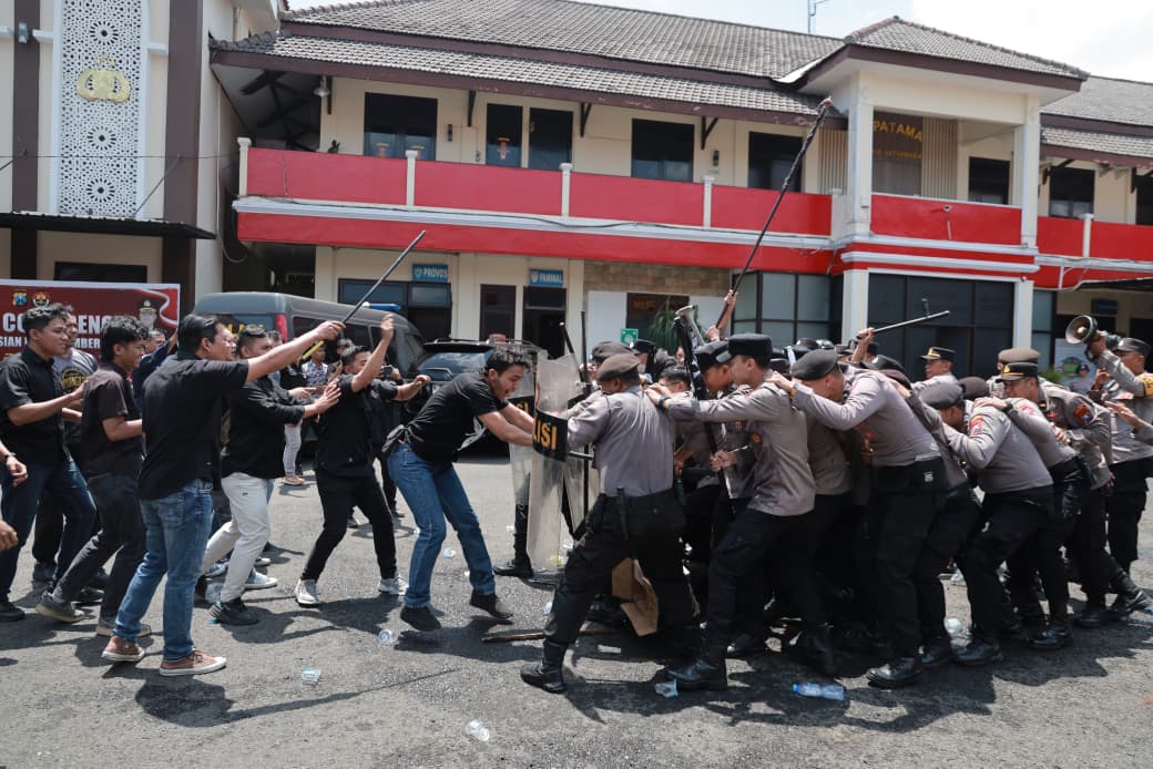 Polres Jember Gelar Simulasi Pengamanan Mako, Tingkatkan Kesiapan Personel