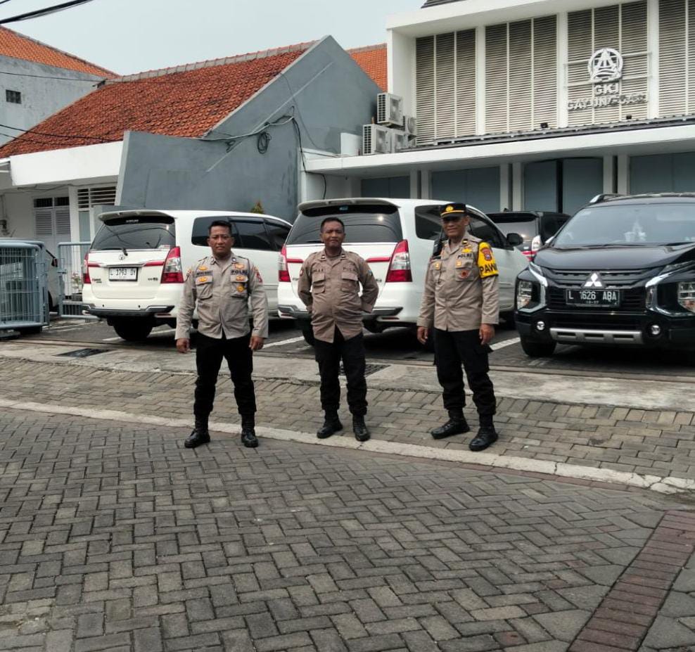 Jaga Toleransi, Polsek Gayungan Amankan Ibadah di GKI