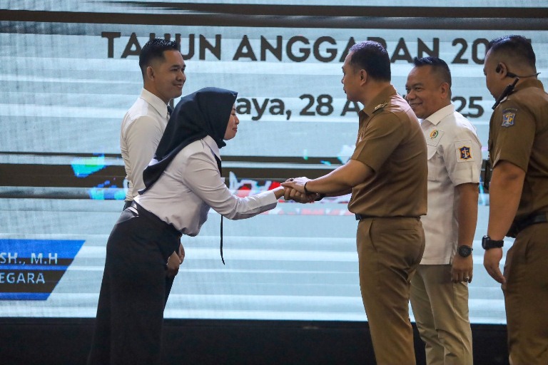 Wali Kota Surabaya Berharap 1.838 ASN PPPK 2024 Menjaga Nama Baik