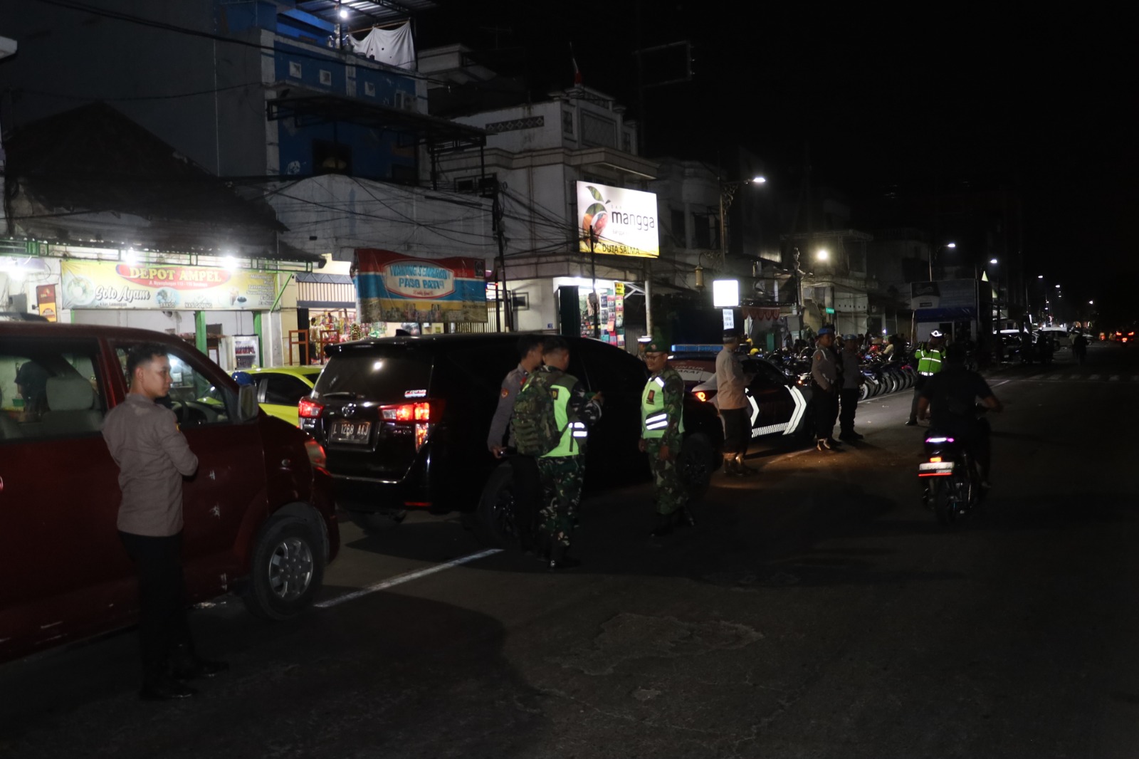 Ciptakan Rasa Aman, Polres Pelabuhan Tanjung Perak Gelar Patroli Skala Besar