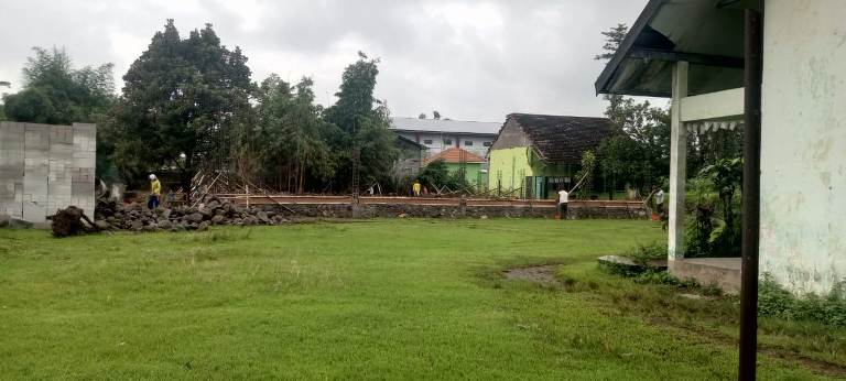 Dua Kelas SDN 1 Ngablak Kediri Digusur untuk Pembangunan KDMP, Siswa Belajar di Musala