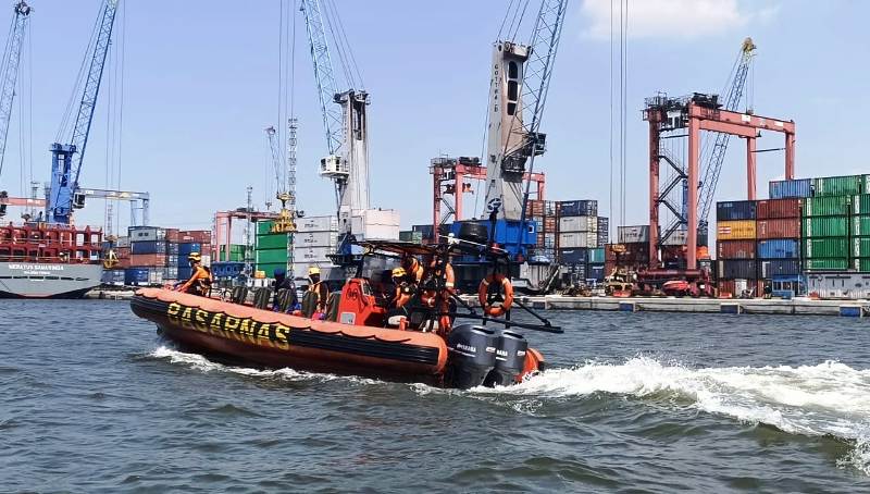 Satpolairud dan Ditpoairud Temukan Korban Laka Laut di Selat Madura