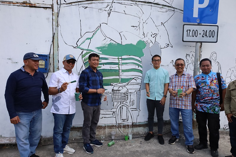 Pemkot Surabaya-WRI Indonesia Percantik Kalimas Timur dengan Mural