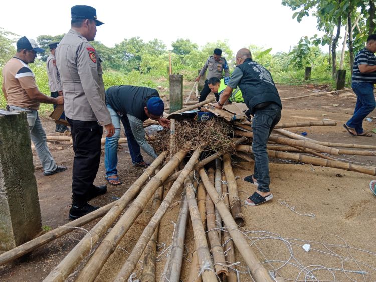 Polisi Bongkar Arena Judi Sabung Ayam di Lolawang Mojokerto
