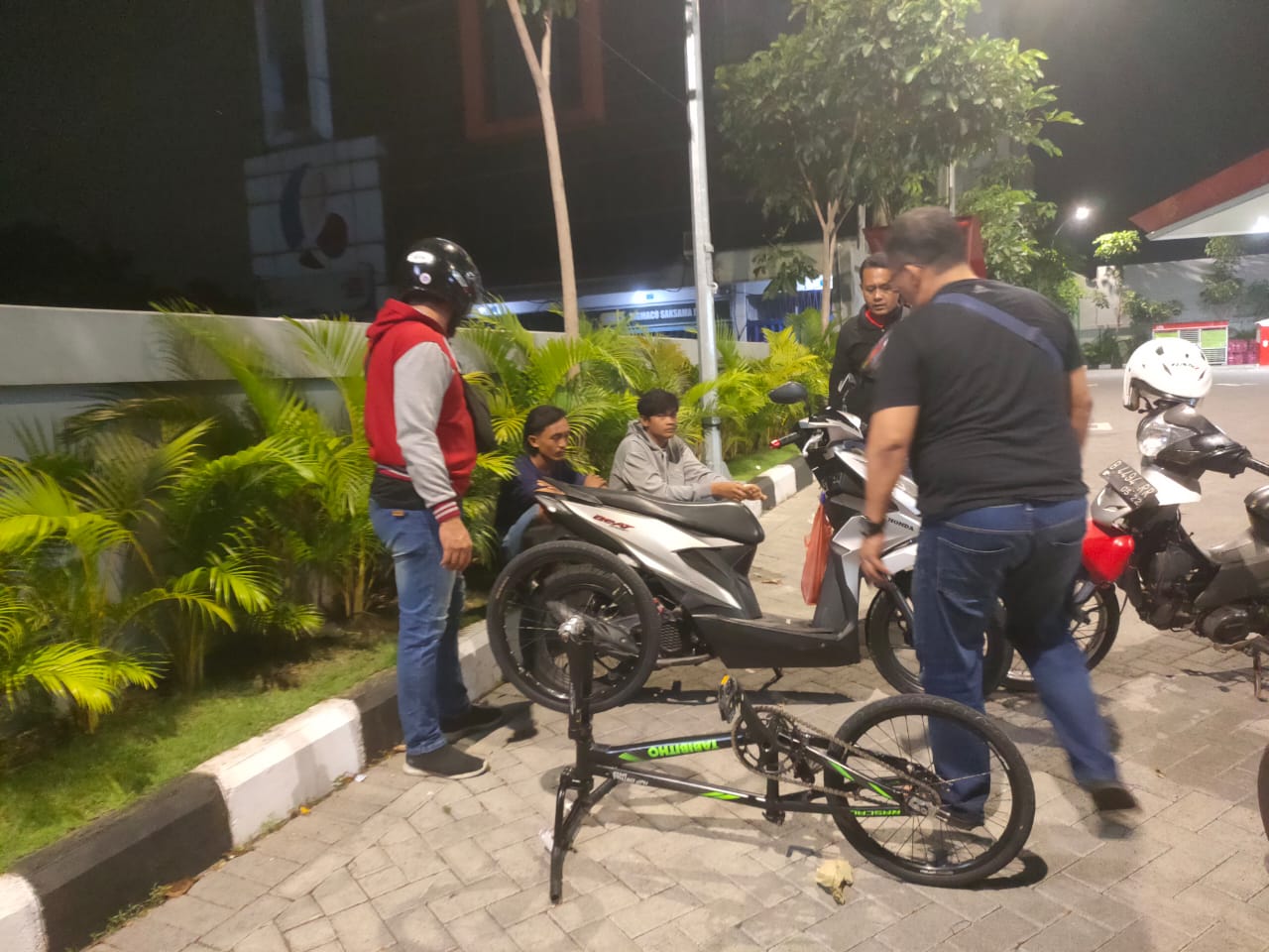 Polsek Wiyung Gelar Patroli Malam, Amankan Belasan Remaja Diduga Akan Balap Sepeda Angin dan Konvoi