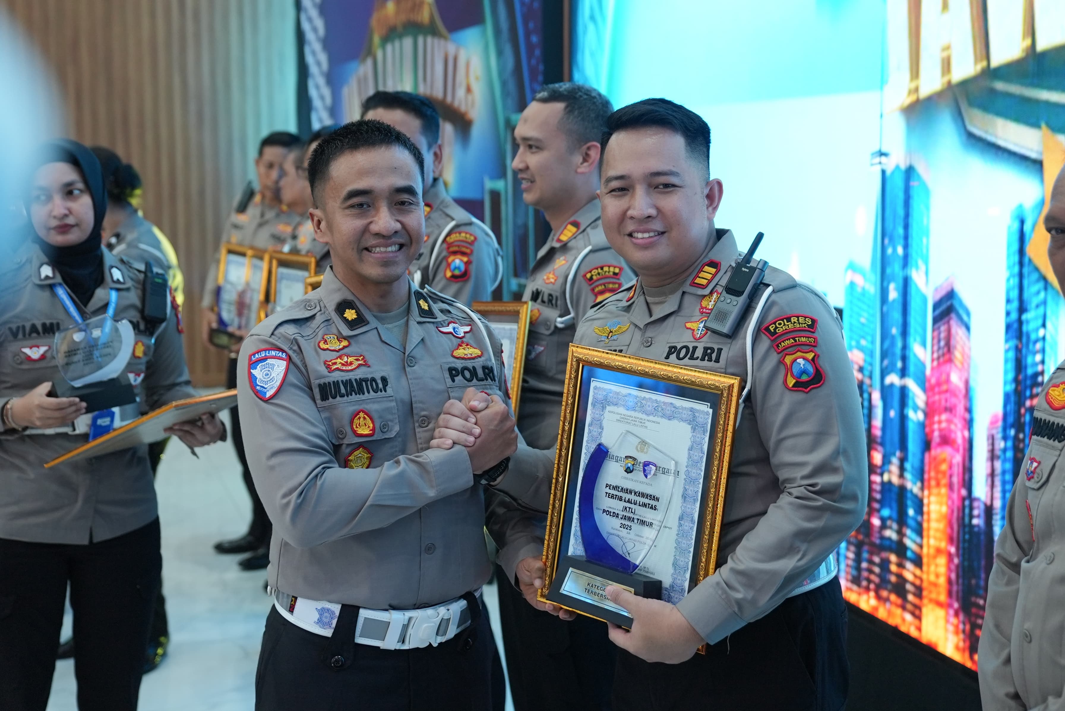 Satlantas Polres Gresik Ukir Prestasi di Kampung Tertib dan Kawasan Tertib Lalu Lintas Polda Jatim