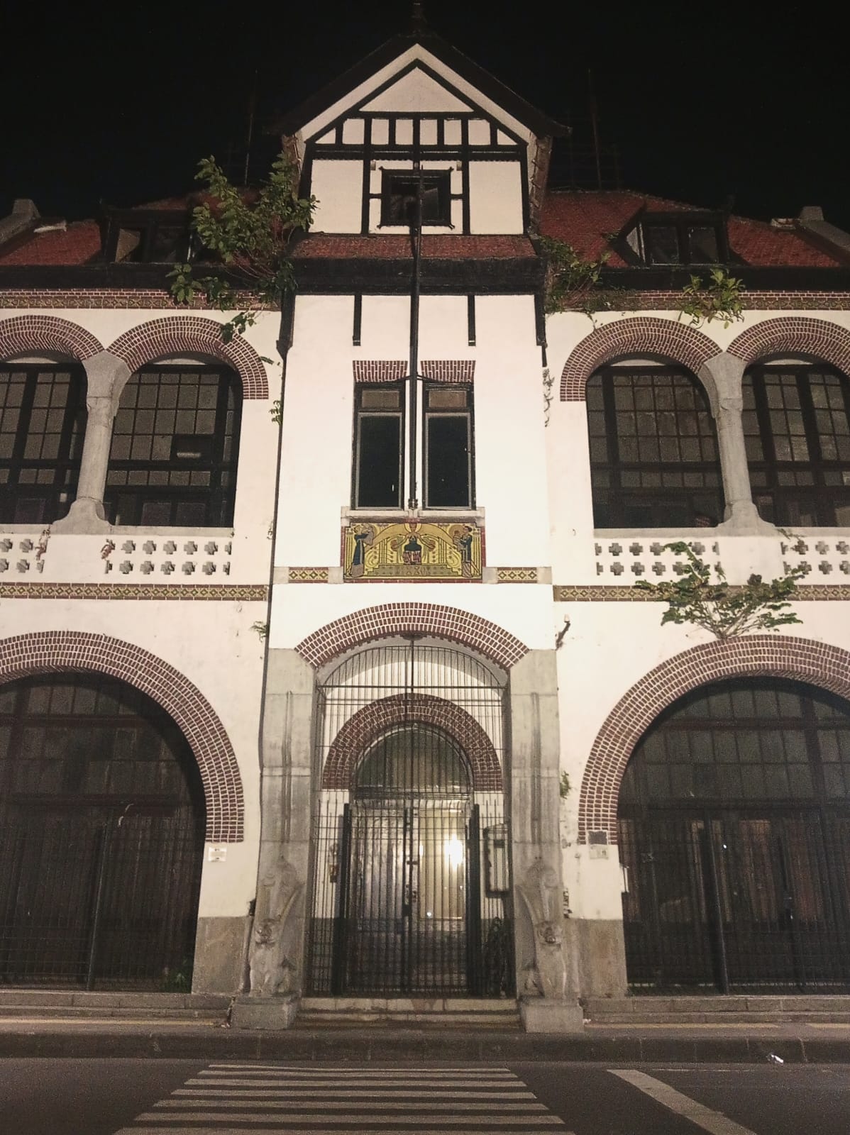 Gedung Singa di Surabaya, Penjaga Sejarah di Jantung Kota Lama