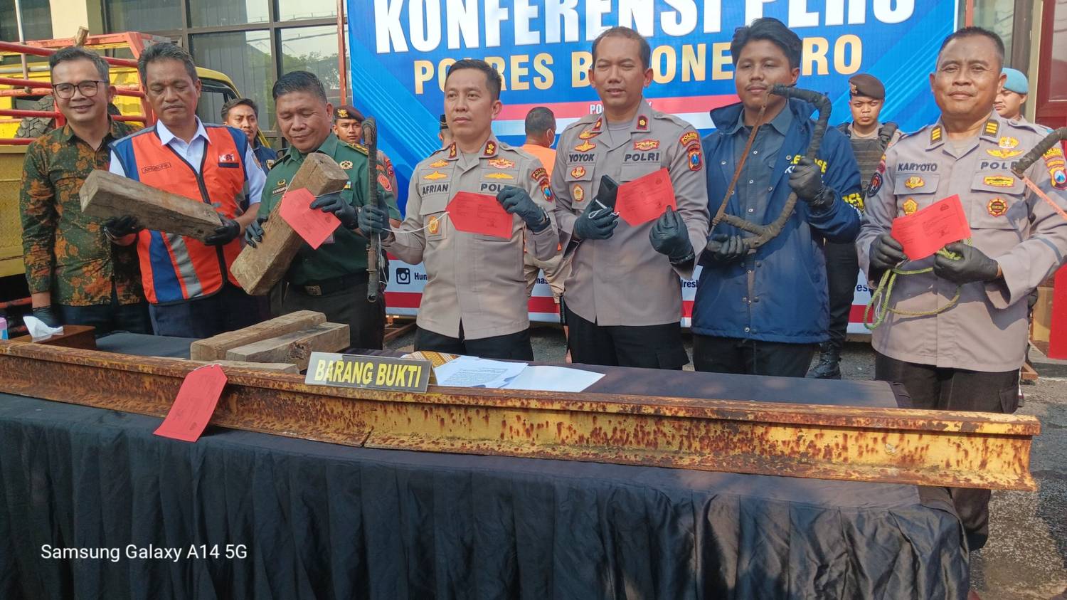 Satreskrim Polres Bojonegoro Ringkus 3 Pelaku Pecurian dan 1 Penadah Besi Rel Kereta Api