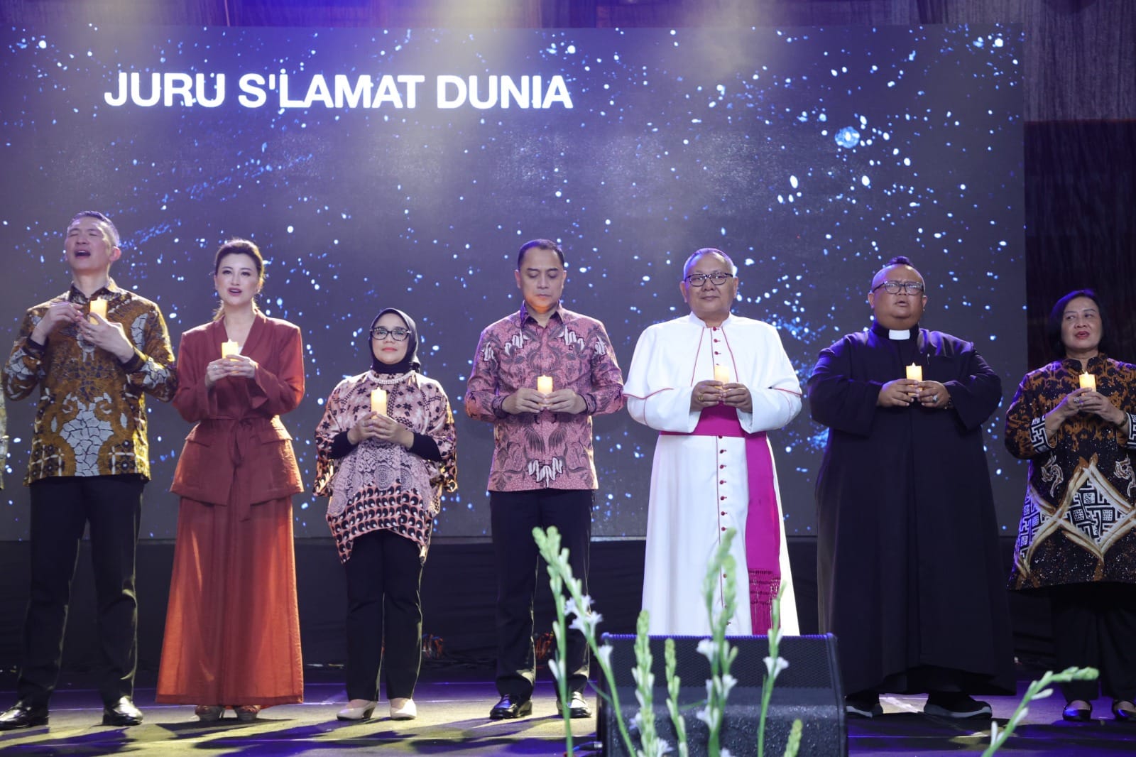 Ribuan Umat Kristiani Rayakan Natal di Balai Kota Surabaya