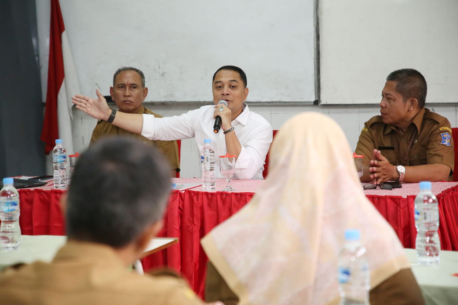 Kumpulkan Kepala SD-SMPN, Wali Kota Surabaya Tegas Larang Segala Bentuk Pungutan di Sekolah 