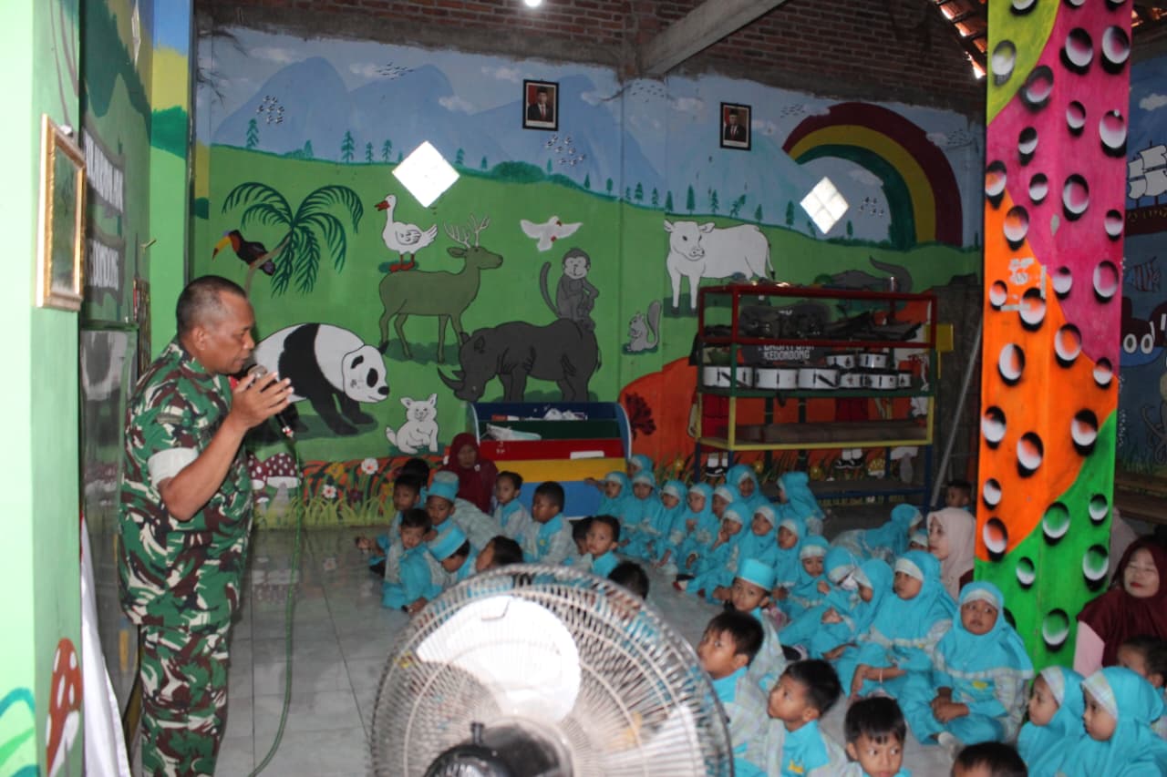 Cinta Tanah Air Sejak Dini, Sentuhan Humanis Satgas TMMD Ke-126 Sidoarjo