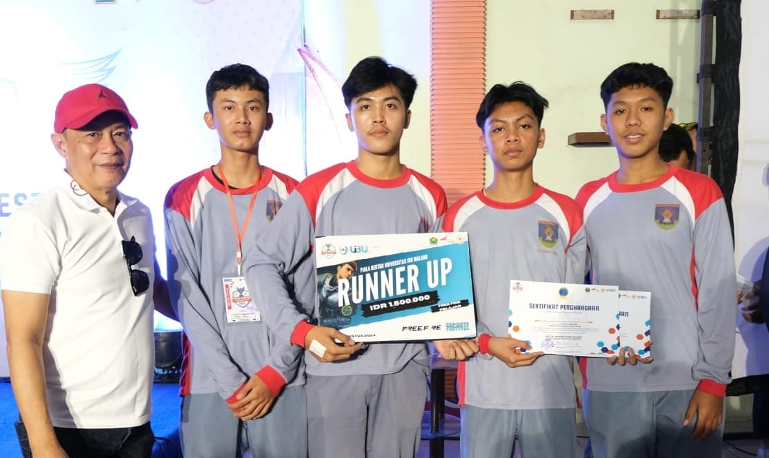 SMAN 3 Pasuruan Gondol Piala Rektor UIBU di Festival Esports