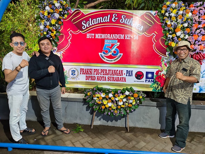 Fraksi PDI Perjuangan–PAN DPRD Surabaya Kirim Karangan Bunga, Ucapkan Selamat HUT Ke-56 SKH Memorandum