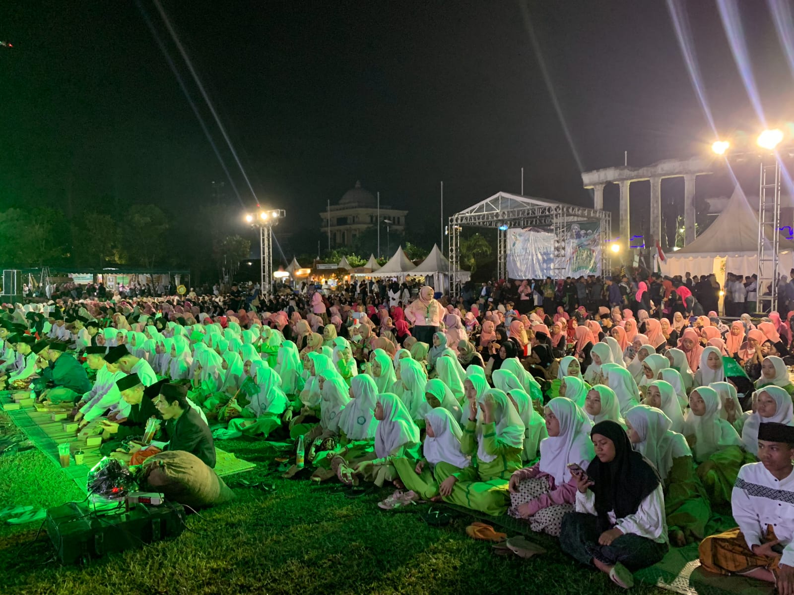 Seniman Nahdliyin dan Aktivis Lesbumi NU Terlibat Drama Kolosal Peringatan HSN di Tugu Pahlawan