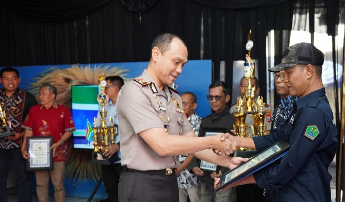 Kapolresta Malang Kota Beri Penghargaan kepada 48 Juara Satkamling 2026