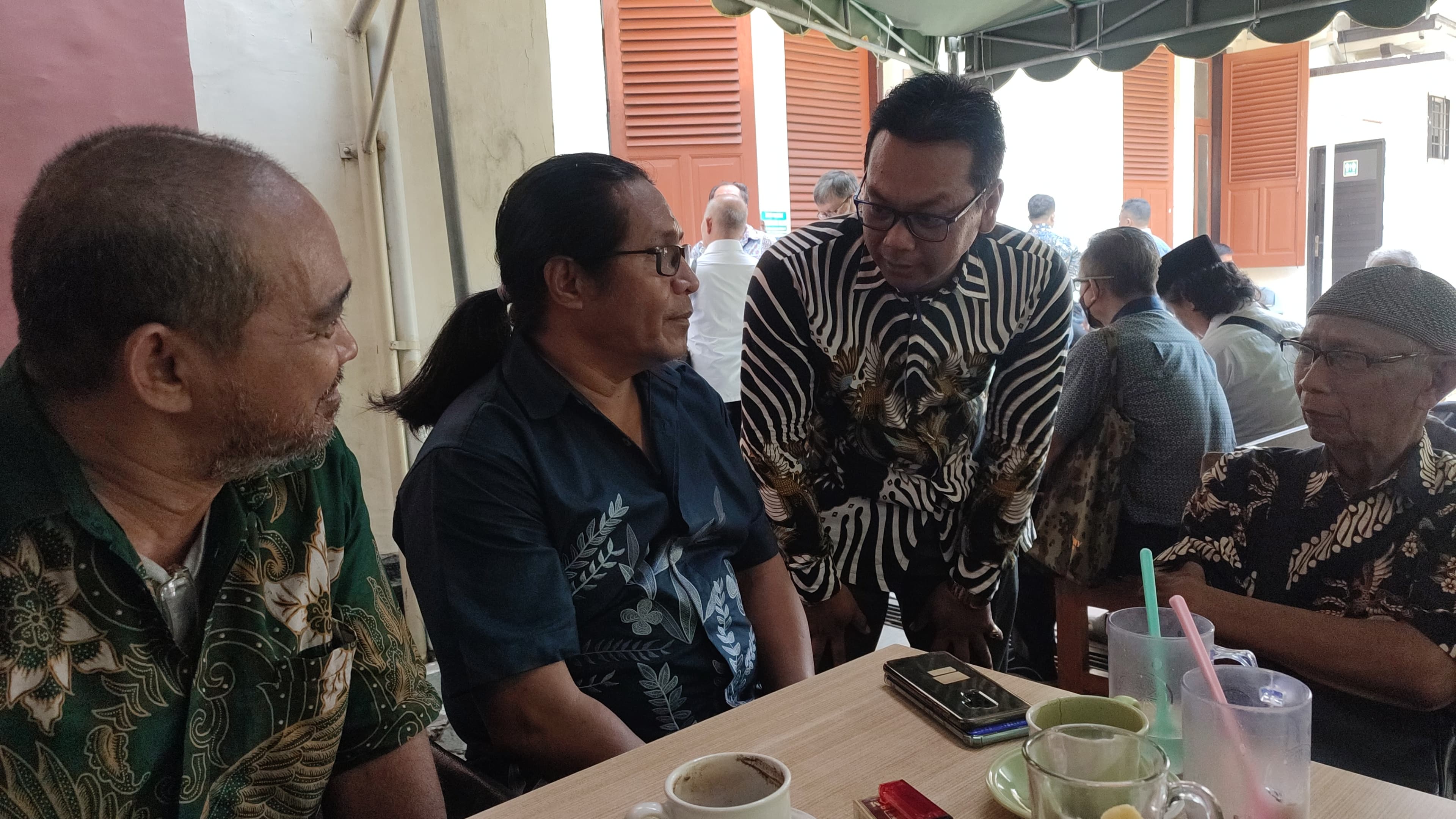 Kawal Gugatan ke Wali Kota, Suami Penjual Rujak Cingur Ikuti Sidang di PN Surabaya