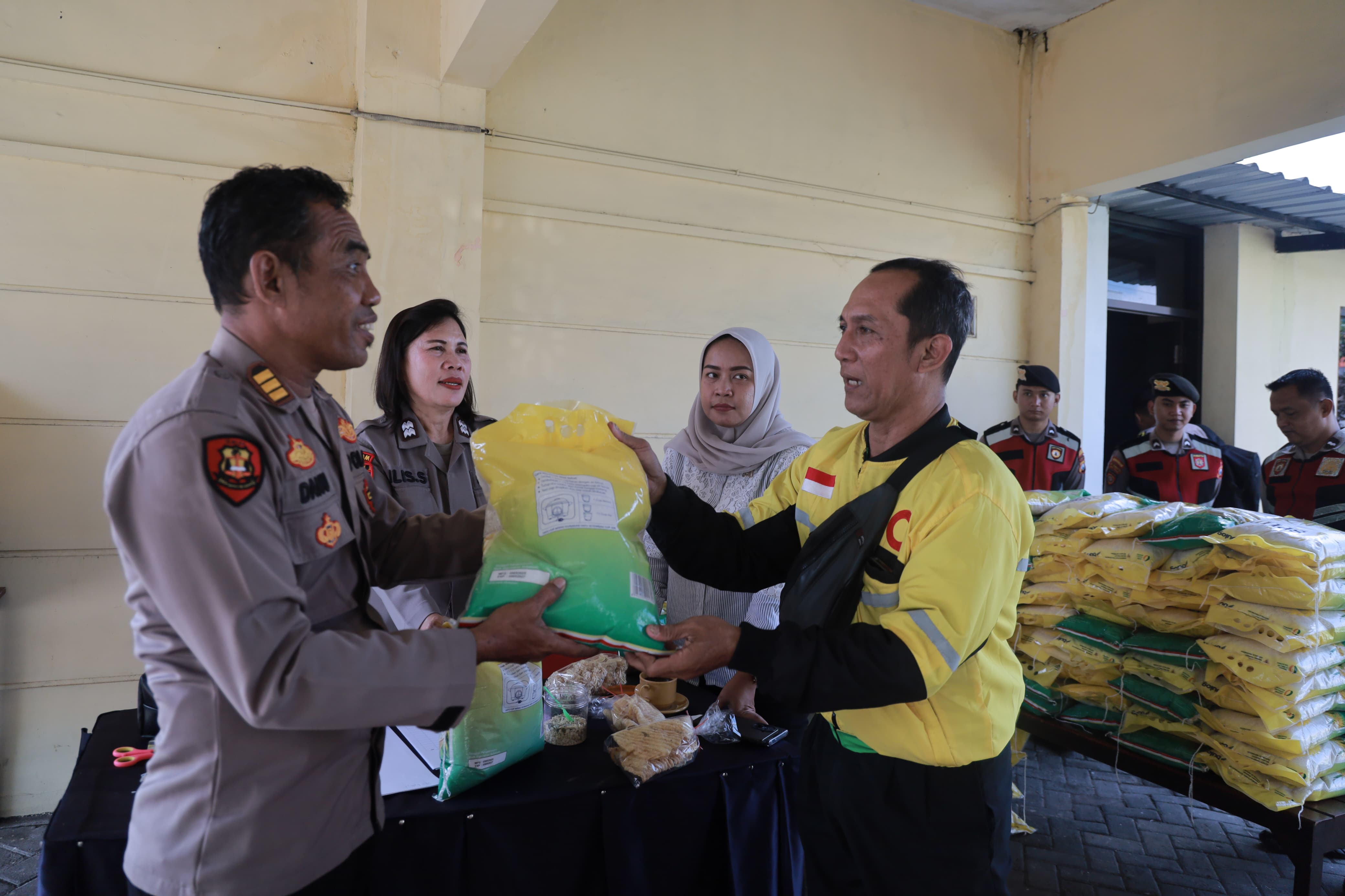 Polsek Kaliwates Gelar Gerakan Pangan Murah, 2,5 Ton Beras Ludes dalam Sekejap