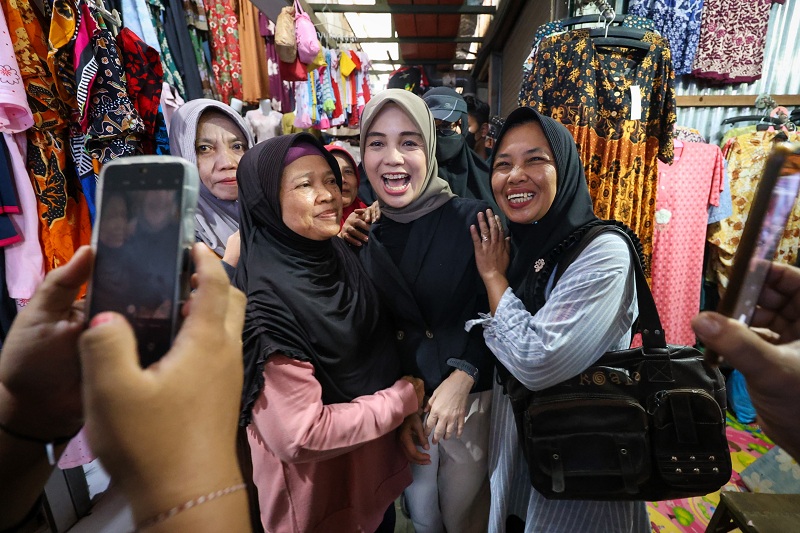 Istri Ganjar Pranowo Blusukan ke Pasar Tradisional di Madiun