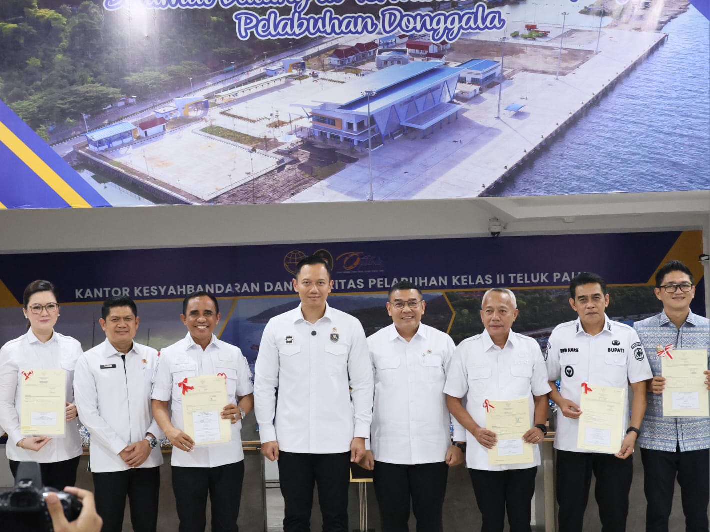 Serahkan 160 Sertipikat Tanah kepada Pemda dan Masyarakat Sulteng, Wamen Ossy Tekankan Bentuk Komitmen Negara