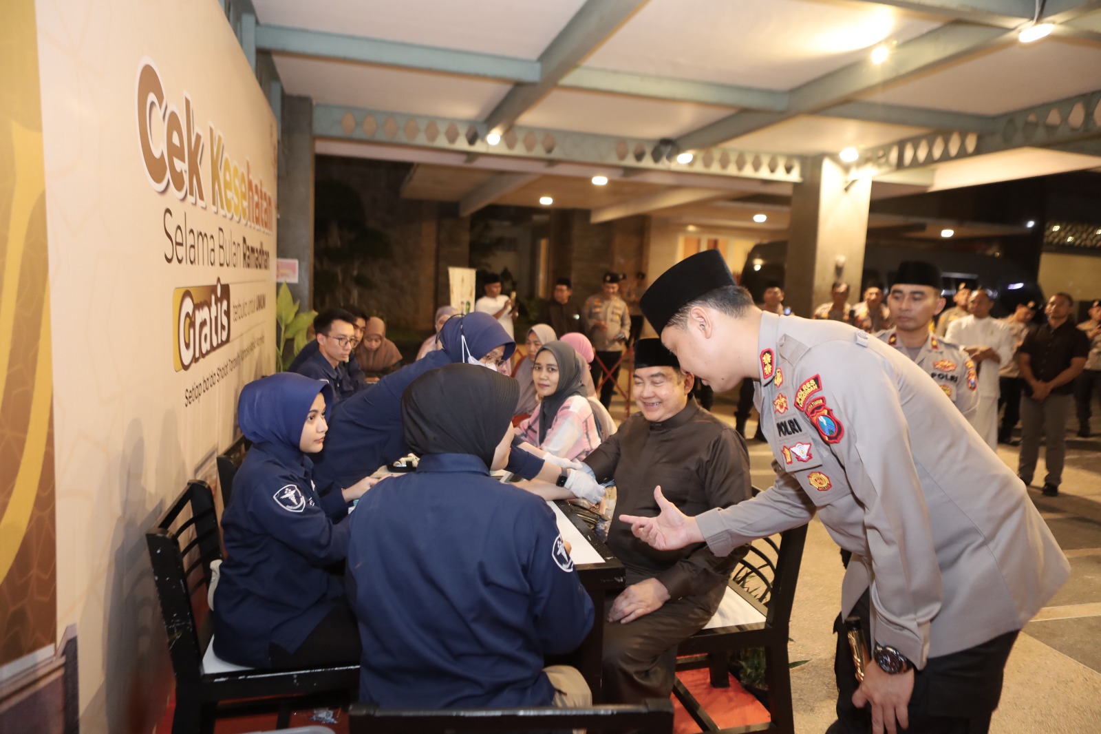Kapolres Lamongan Tinjau Bakti Kesehatan di Masjid Namira