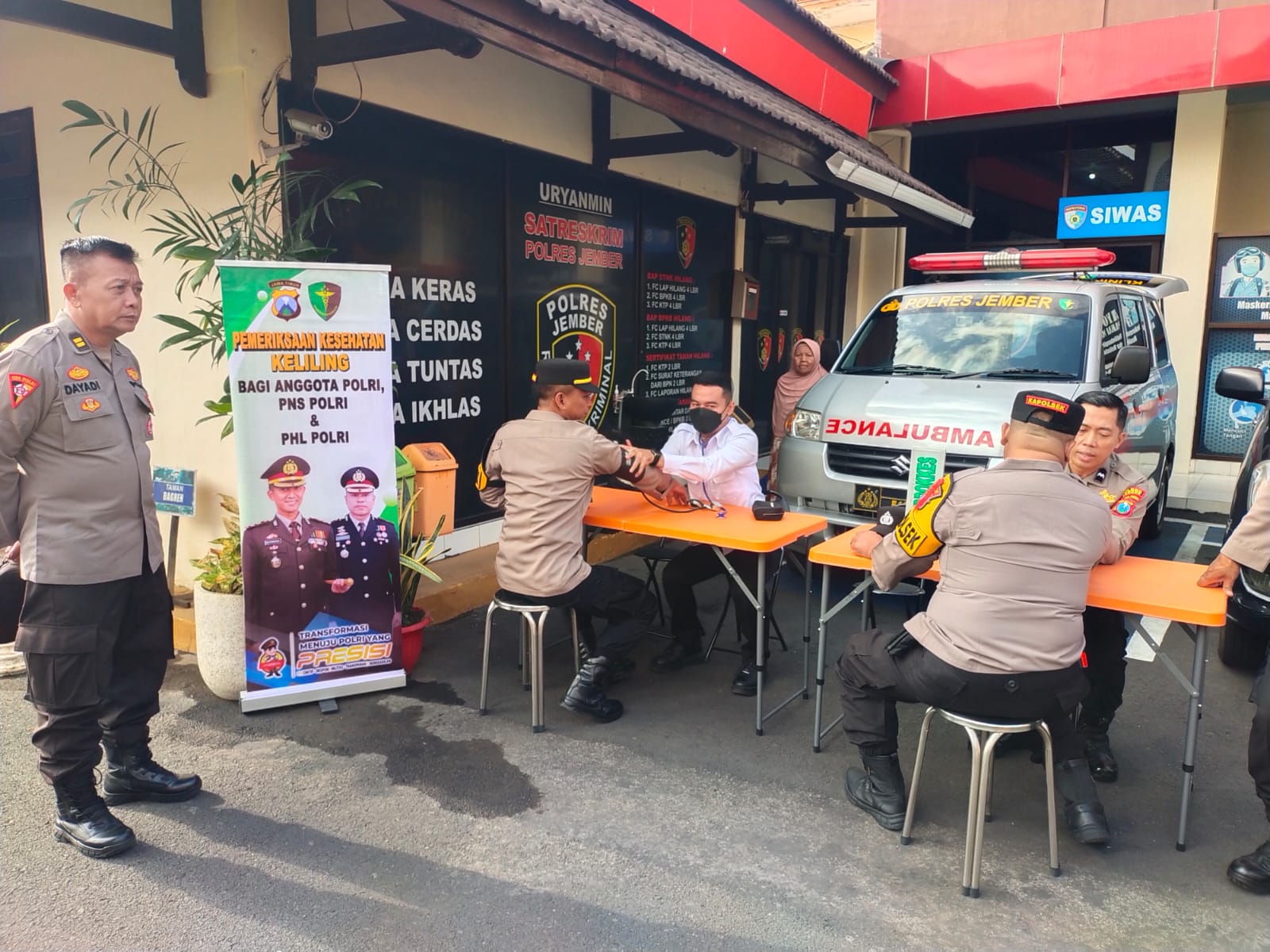 Siaga Pilkada, Polres Jember Cek Kesehatan Anggota Secara Rutin