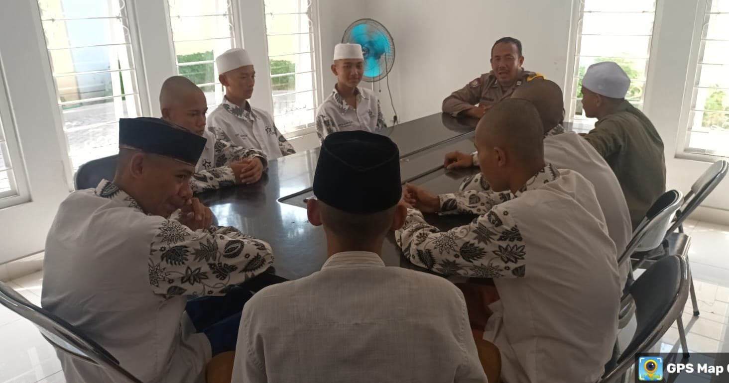 Polsek Gayungan Jalin Silaturahmi dan Serap Aspirasi Warga Lewat Jum'at Curhat