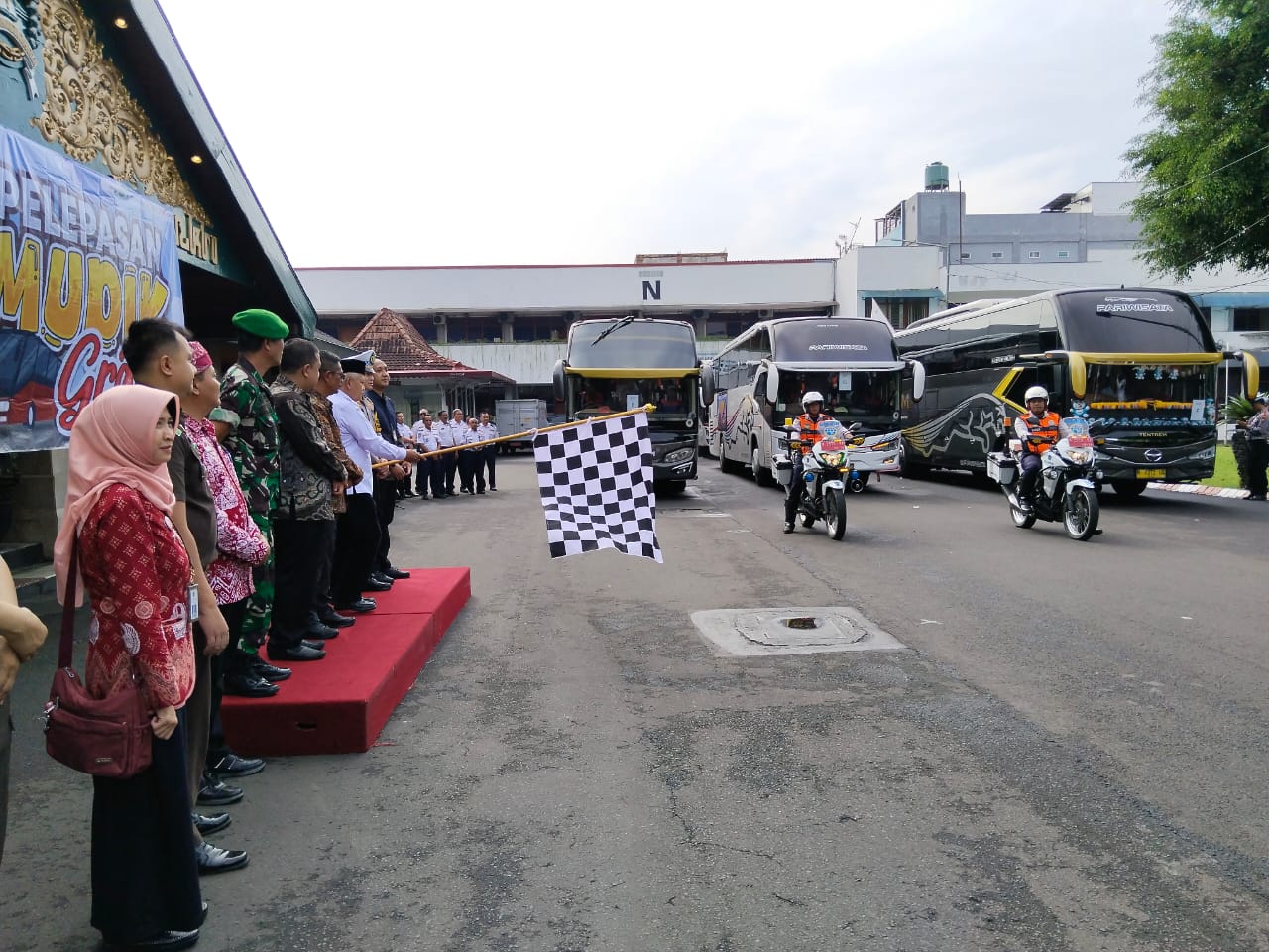 Bupati Malang Sanusi Berangkatkan 365 Pemudik Gratis 