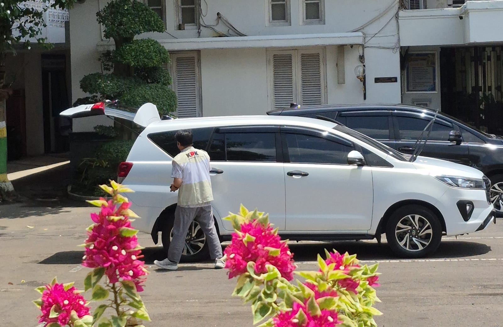 KPK Sisir Balai Kota Madiun, Mobil Dinas Pejabat Ikut Digeledah