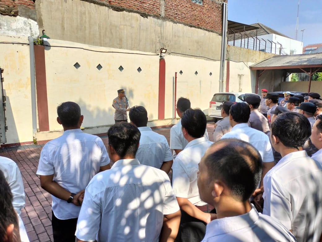 Jalin Komunikasi Efektif, Kapolsek Tandes Tancap Gas Adakan Jam Pimpinan dan Perkenalan Anggota