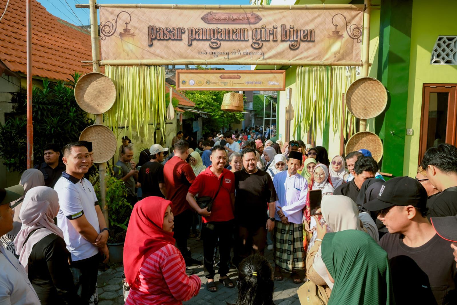 Sambang Pasar Panganan Giri Biyen, Bupati Gresik: Jadi Sarana Perkenalan Budaya ke Generasi Muda