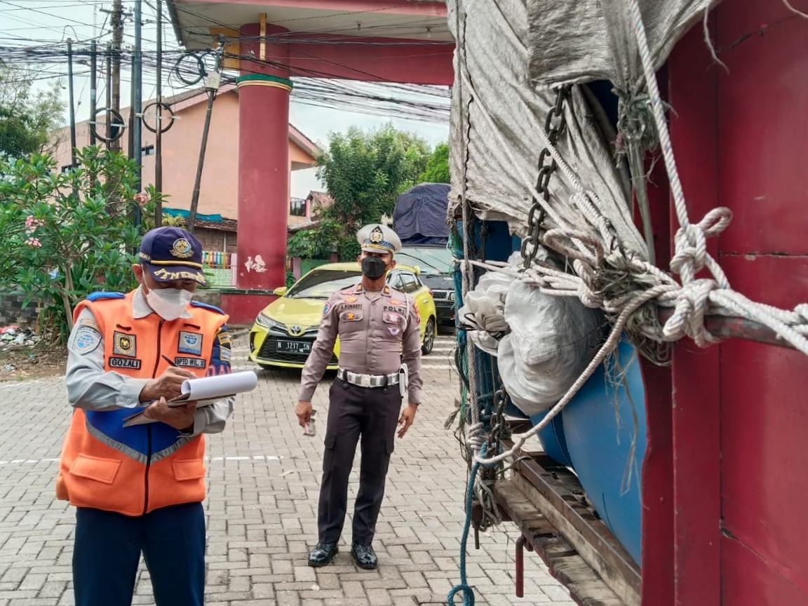 Satlantas Polres Pasuruan Gelar Razia Gabungan Jelang Nataru, Puluhan Kendaraan Diamankan