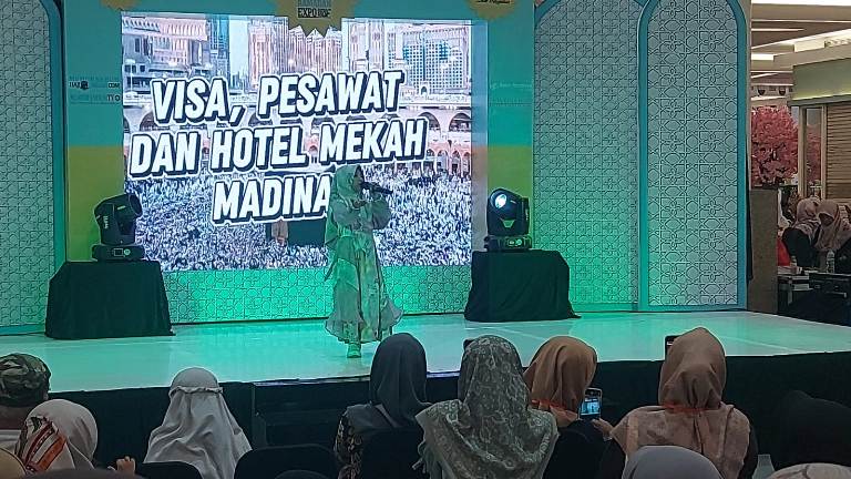 Siswa MI Roudlotul Banat Sepanjang Unjuk Bakat di Ramadan Expo 2025