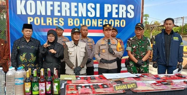 Ops Pekat Semeru 2026, Polres Bojonegoro Ungkap Judi dan Prostitusi, 13 Tersangka Diamankan