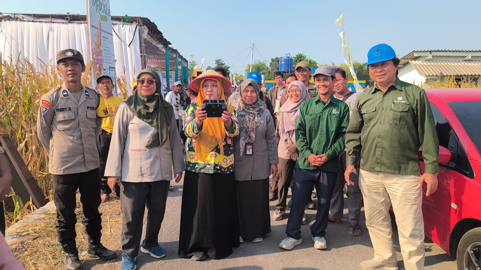 Petani Jagung Sambisirah Wonorejo Mulai Dikenalkan Drone dan Mesin Combine Harvester