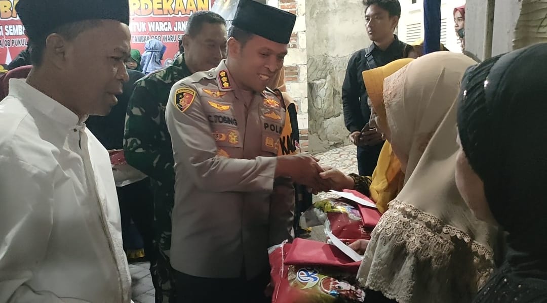 Ratusan Janda dan Puluhan Yatim Dapat Sembako dan Bendera Merah Putih Gratis