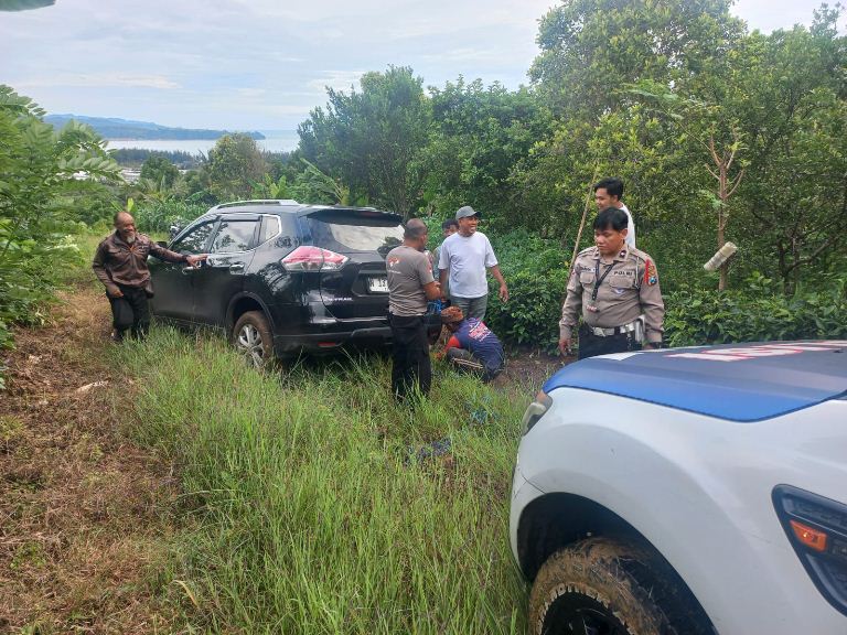 Satlantas Polres Tulungagung Selamatkan Wisatawan 'Korban' Google Map di JLS