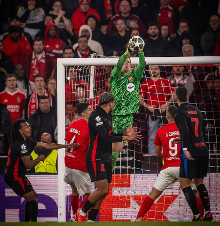 Tampil dengan 10 pemain Barca Terlalu Kuat bagi Benfica