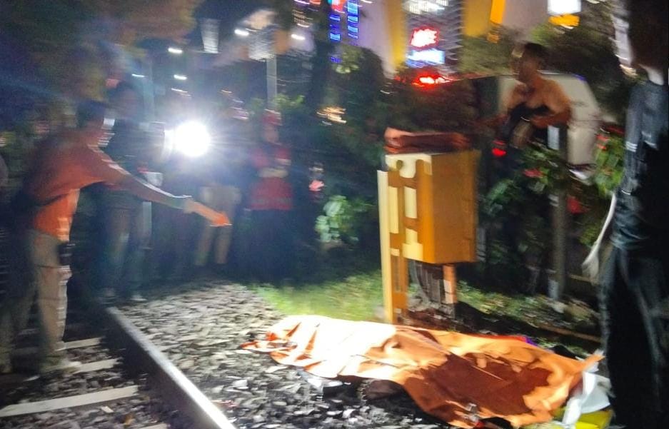 Pejalan Kaki Tertabrak Kereta Api di Perlintasan Kereta Api Wonokromo