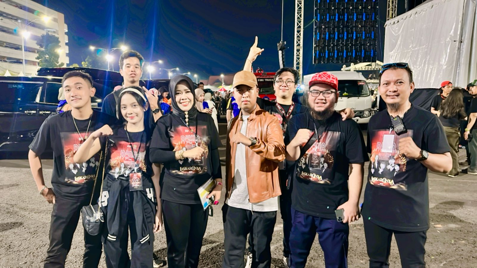 Konser Dewa 19 dan The Lucky Laki di Surabaya Expo Dibanjiri Ribuan Penonton