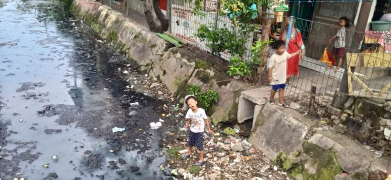 Sungai Dangkal di Kapas Lor Surabaya Ancaman Lingkungan dan Kesehatan Warga